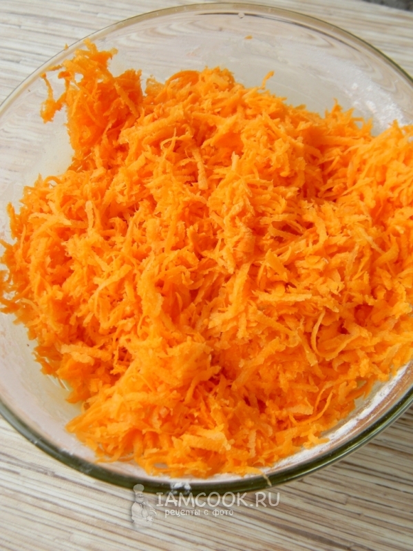 Положить тертую морковь