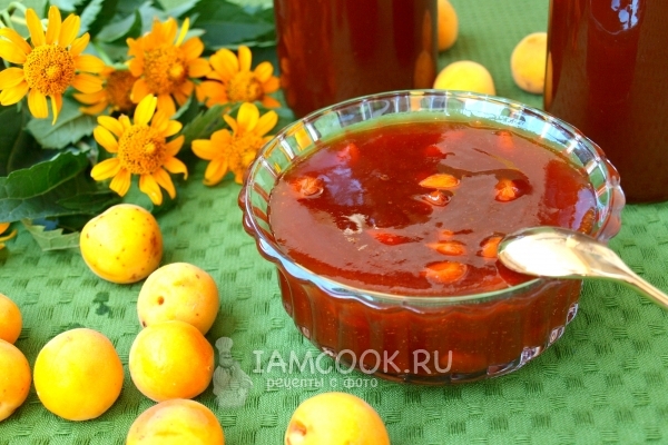 Фото абрикосового джема с ядрами