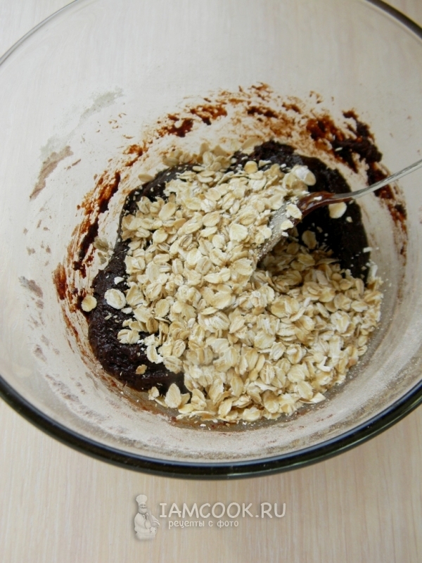 Положить овсяные хлопья