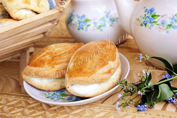 Рецепт сочни с творогом из песочного теста