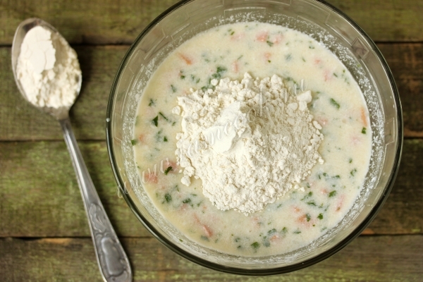 Добавить муку