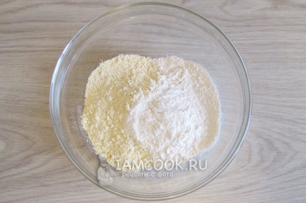 Смешать два вида муки