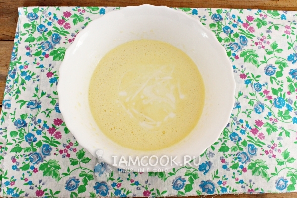 Влить кефир