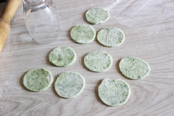 Лепим цветные пельмени