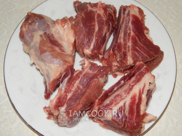 Помыть мясо