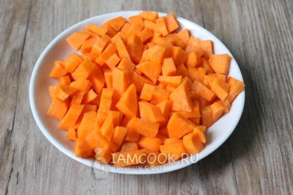 Нарезать морковь