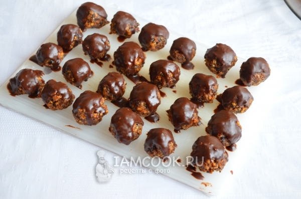 Полить конфеты шоколадом