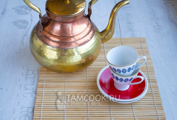 Облить чашки кипятком