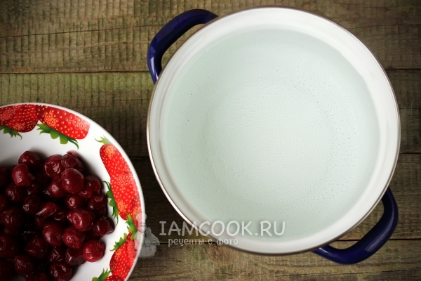 Вода и вишня