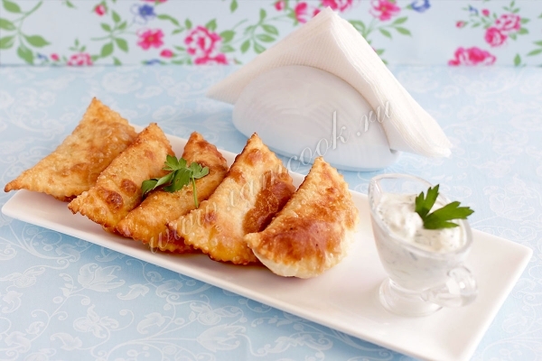 Рецепт чебуреков с творогом и зеленью