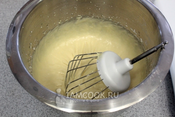 Влить масло
