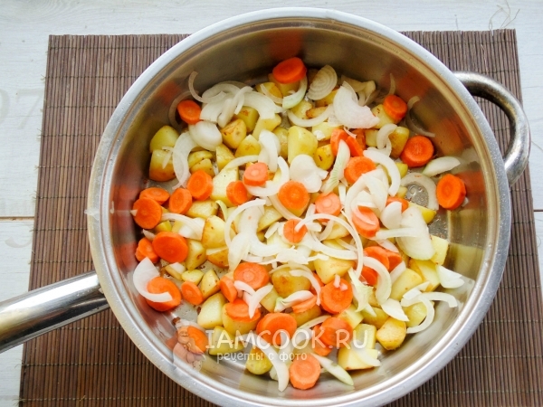 Обжарить овощи на сковороде