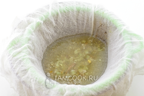 Процедить бульон