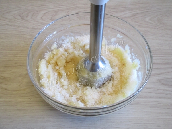 Яблоки с сахаром