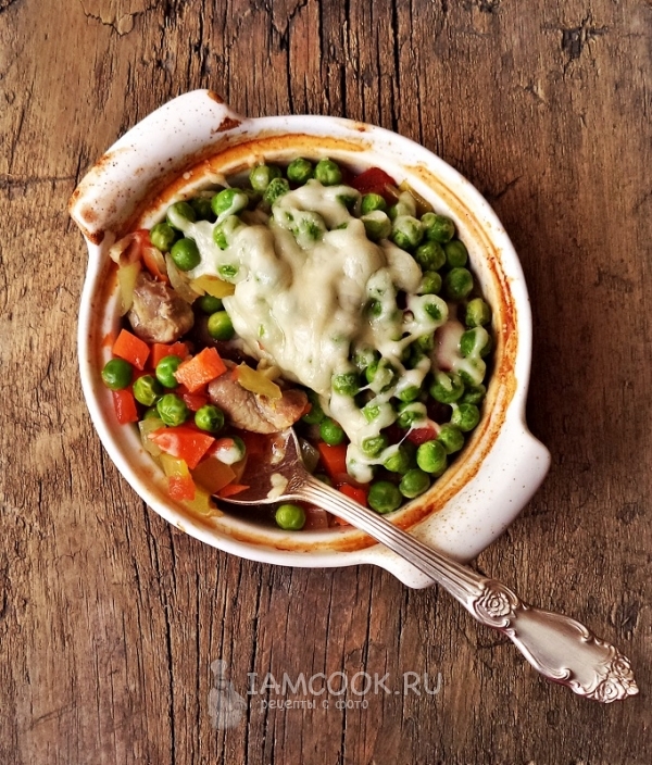 Свинина с овощами в горшочках в духовке