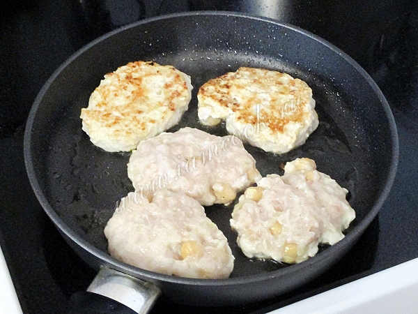 Жарим куриные котлеты по министерски