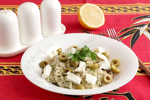 Рецепт салата с пастой орзо и брынзой
