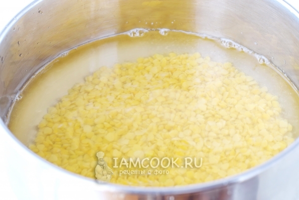 Залить горох водой