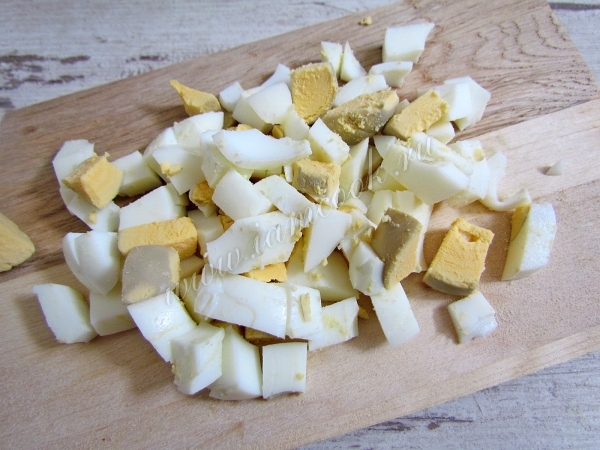 Яйцо порезанное