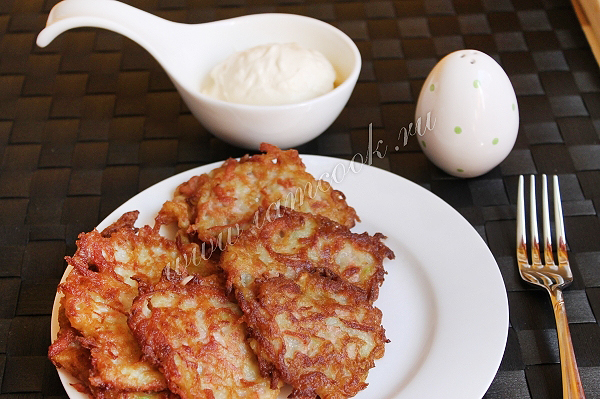 Готовим овощные оладьи с колбасой