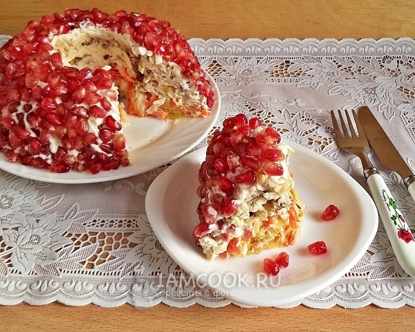 Фото салата «Гранатовый браслет» без свёклы