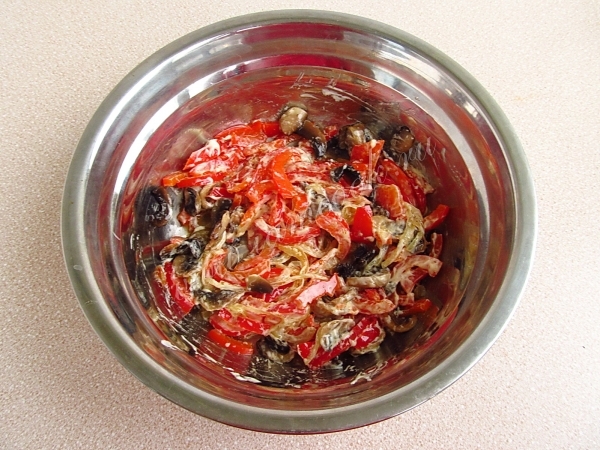 Перемешиваем салат