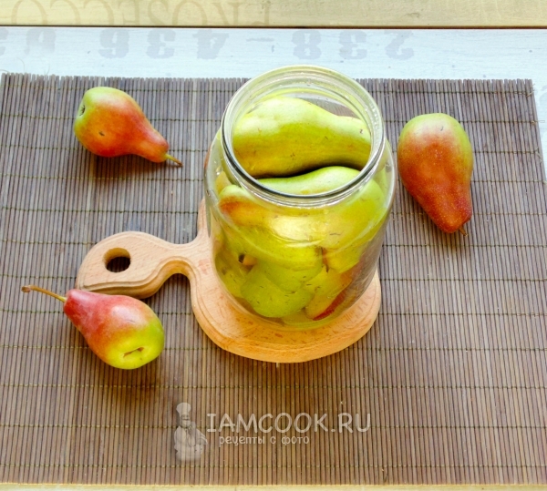 Положить груши в банку