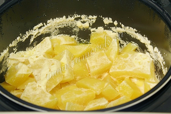 Тушим картошку в мультиварке