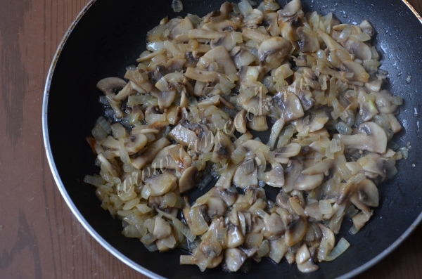 Шампиньоны обжаренные с луком