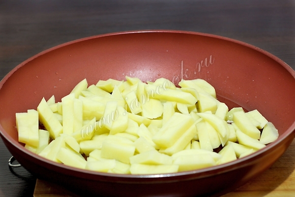 Картофель в сковороде