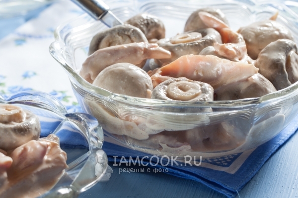 Фото салата с копченой курицей и шампиньонами