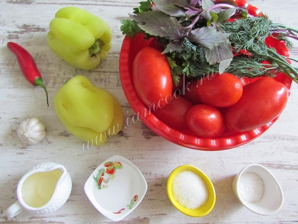 Ингредиенты для маринования помидоров с перцем