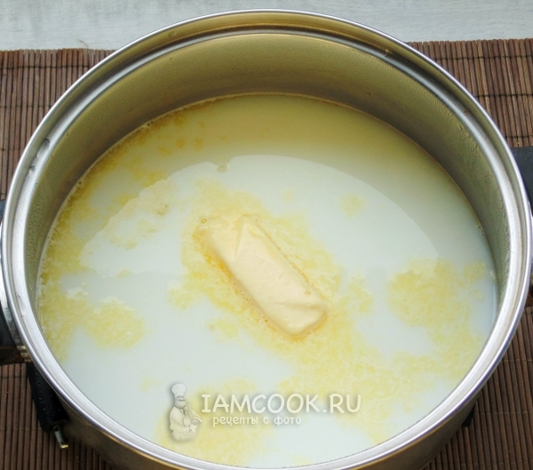 Добавили в кастрюлю сливочное масло