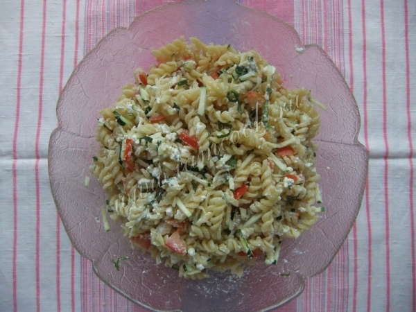 соединяем ингредиенты салата