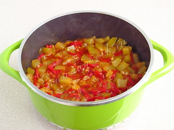 Кабачок с перцем и чесноком