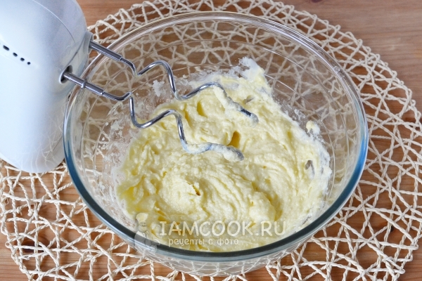 Взбить смесь блендером