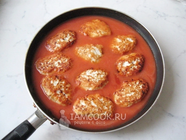 Потушить котлеты в соусе