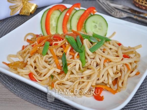 Фото лапши удон с овощами