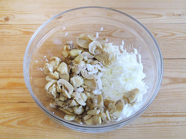 Яичные белки с грибами