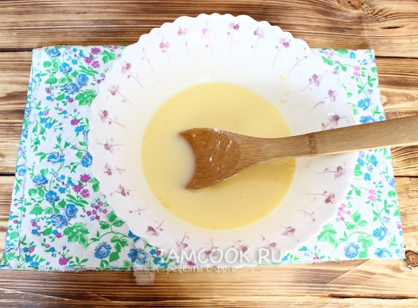 Соединить молоко, пудинг, сахар и ром