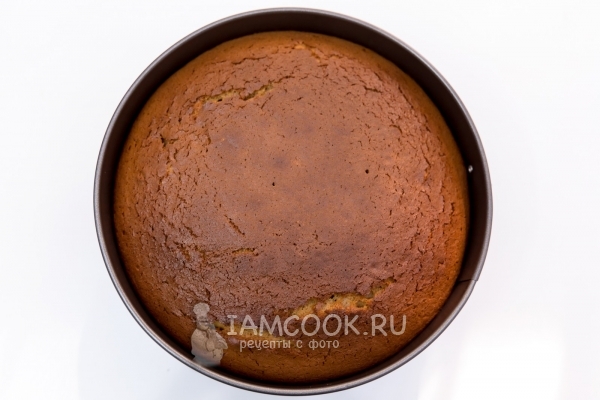 Фото готового карамельного бисквита