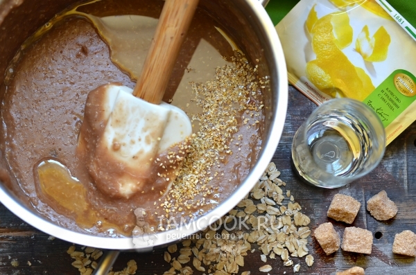 Влить масло