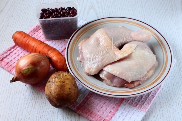 Ингредиенты для фасолевого супа в мультиварке