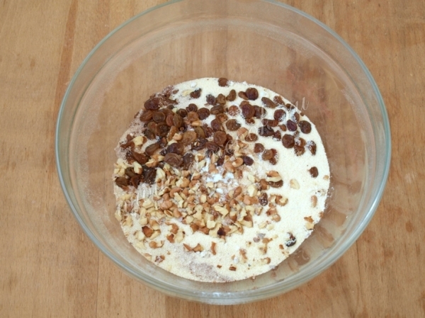 Изюм с орехами