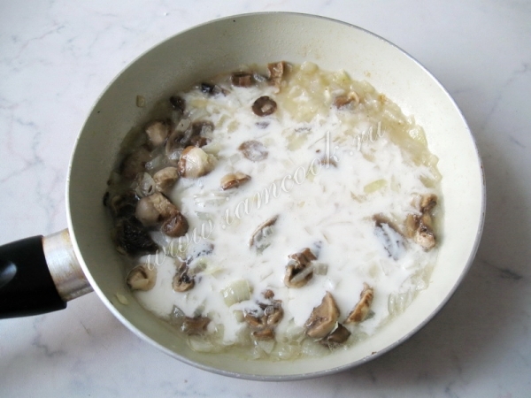 Добавить белое вино