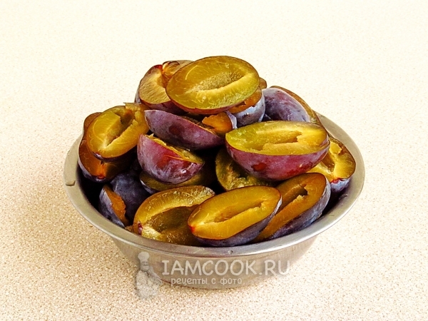 Половинки слив без косточек