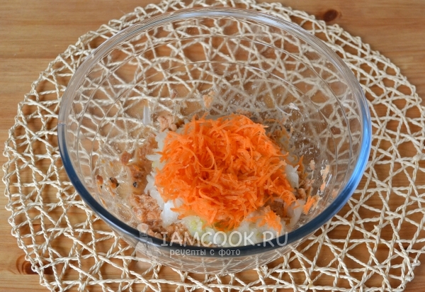 Положить морковь