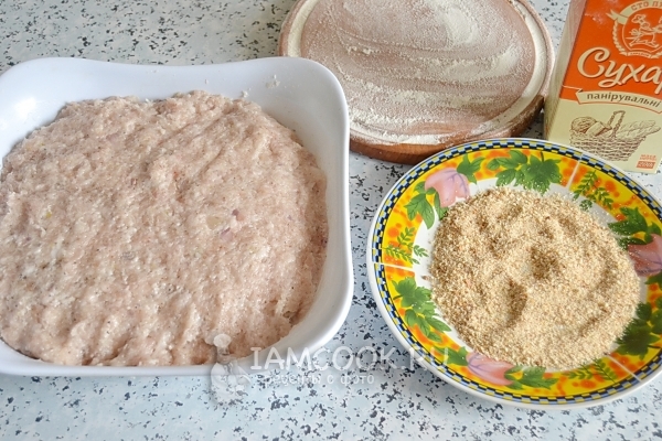 Подготовить панировочные сухари