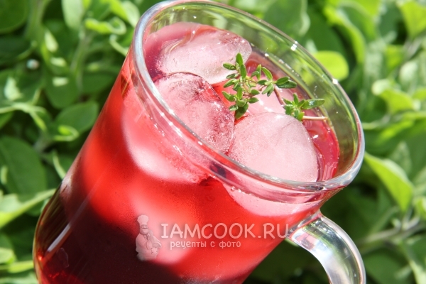 Фото напитка из каркаде с тимьяном