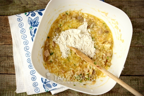 Всыпать муку